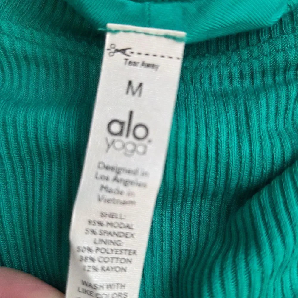 Alo Yoga Ribbed Manifest Short Sleeve Tee In Green Emerald